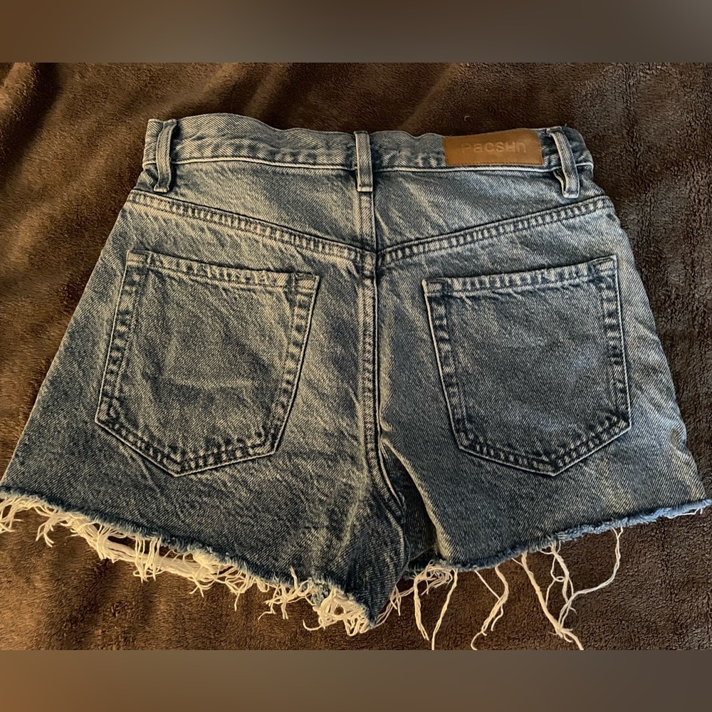 Women’s PACSUN jean shorts vintage high rise size 26 ( small ) great condition